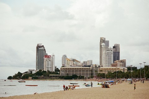 Pattaya-öböl és a part menti városkép